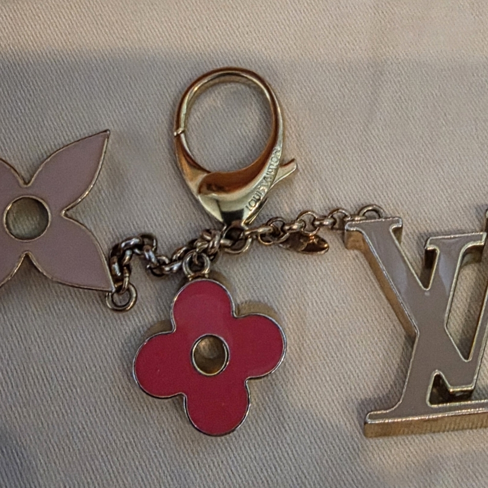 Authentic Louis Vuitton Floral Pink and Gold Key Holder a solid pink color - Picture 2 of 16